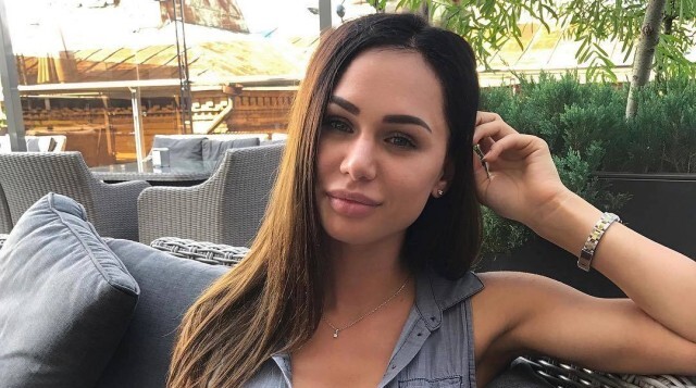 “ძალიან მერიდება ამის დაწერა მარა უნდა ვთქვა… წლებია უკვე გათხოვილი ვარ თუმცა ჩემს ქმარს დღემდე შიშველი არ ვუნახივარ.. გაინტერესებთ რატომ?”