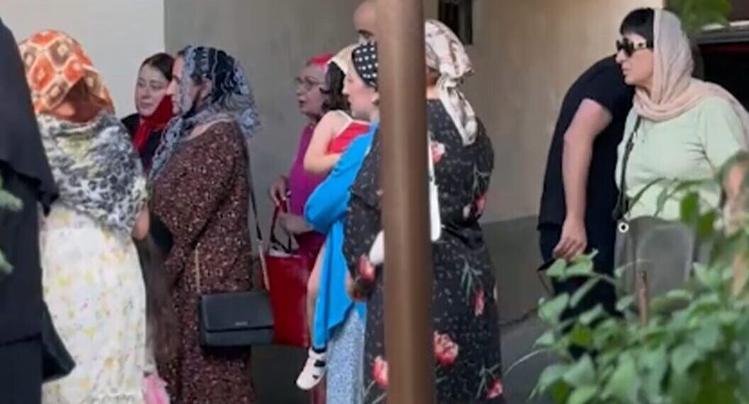 “უხრწნელი სისხლით ყველას ლოცავს… ” – სად არის ადგილი თბილისში, სადაც ყოველ ოთხშაბათს უამრავი ადამიანი იკრიბება?