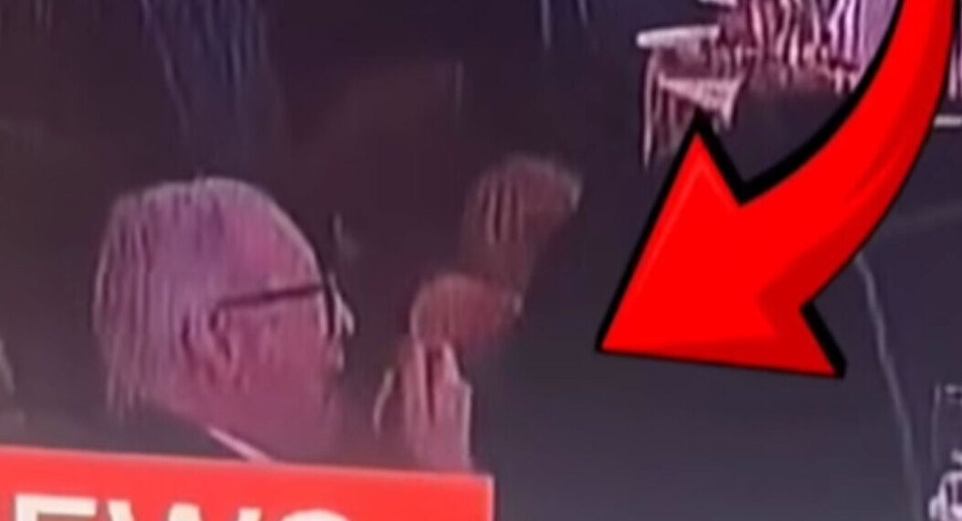 “წლის ყველაზე მშვიდი ადამიანი“ – ტრამპის ღონისძიებაზე მომხდარი შეიარაღებული თავდასხმის ქაოსურ კადრებში, ყურადღება ერთმა მამაკაცმა მიიპყრო, რომლის ვიდეოც ვირუსულად ვრცელდება