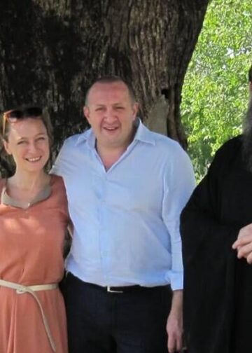 გიორგი მარგველაშვილი, ლევან ვასაძე, ირაკლი კაკაბაძე და სხვა ცნობილი სახეები – ვინ იყვნენ მეუფე შიოს კლასელები და როგორ ახასიათებენ მას ?